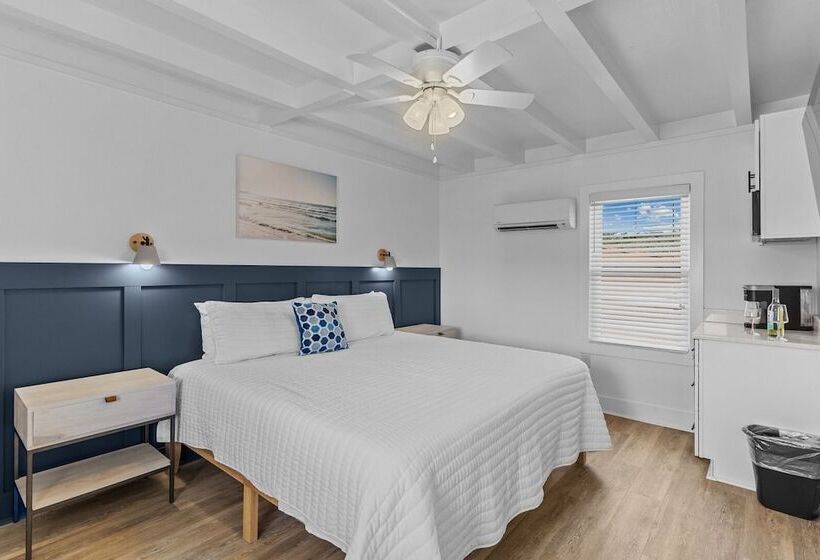 The Beach House Motel & Suites