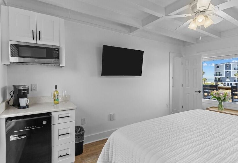 The Beach House Motel & Suites