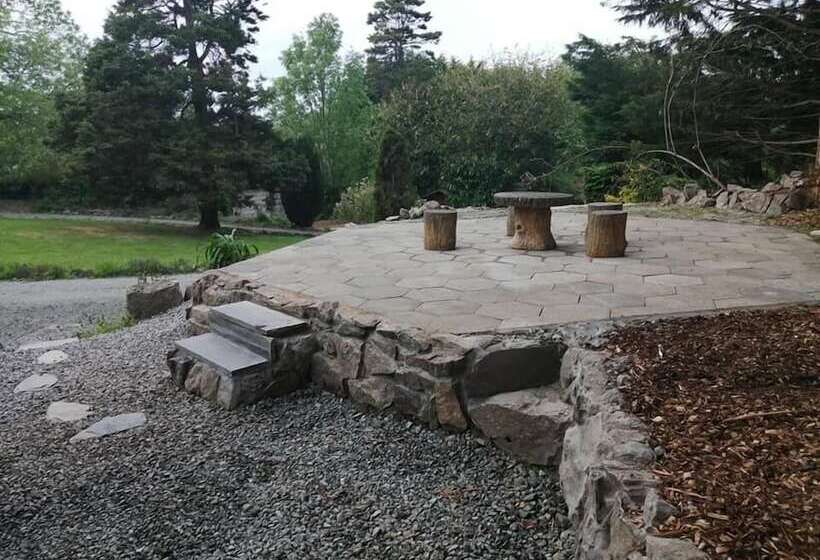 호텔 Cozy Cabin With Hot Tub Retreat In Anglesey