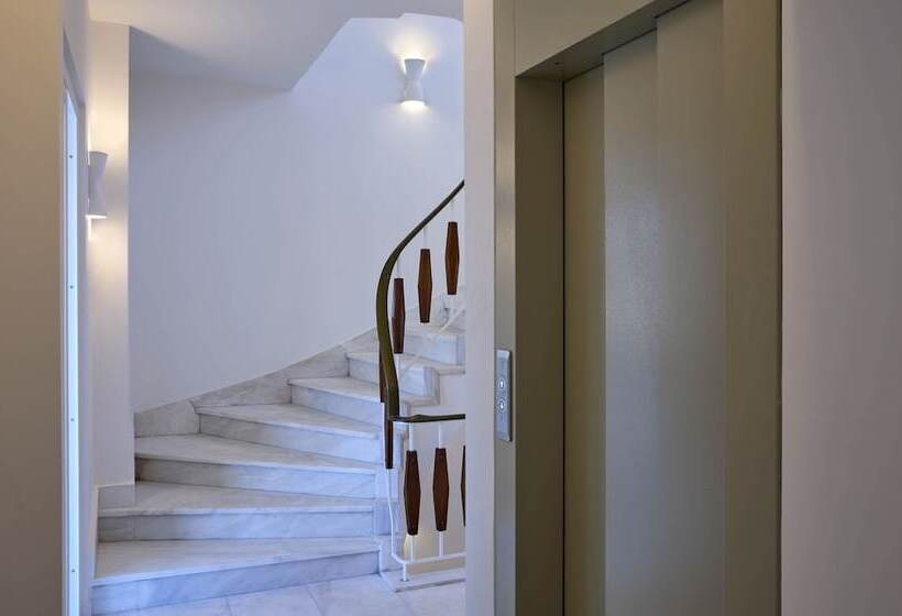 Отель Twinn Downtown Piraeus, Santikos Collection