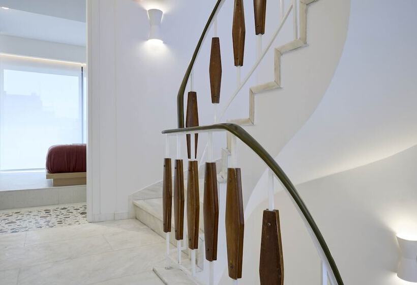 Отель Twinn Downtown Piraeus, Santikos Collection