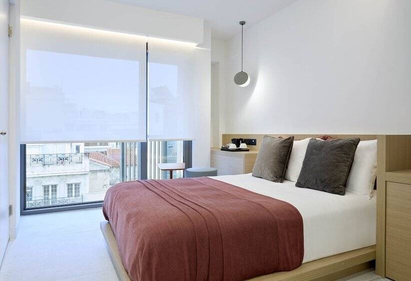 Отель Twinn Downtown Piraeus, Santikos Collection