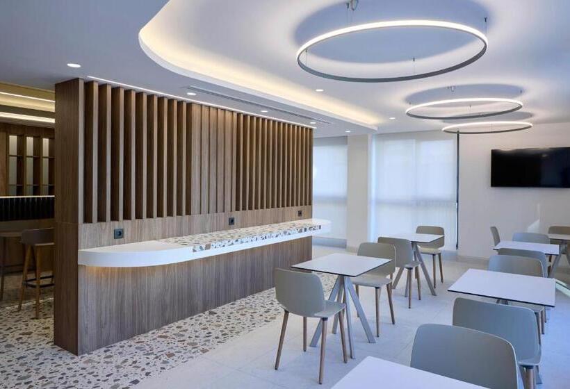 Отель Twinn Downtown Piraeus, Santikos Collection