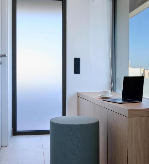 Отель Twinn Downtown Piraeus, Santikos Collection