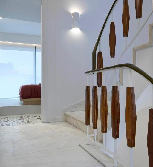 Отель Twinn Downtown Piraeus, Santikos Collection