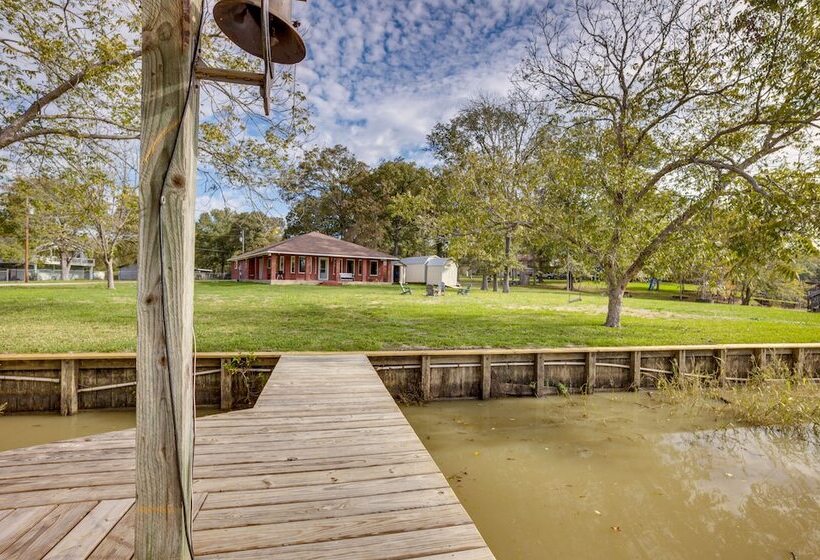 Huntsville Home W/ Boat Dock On Trinity River!
