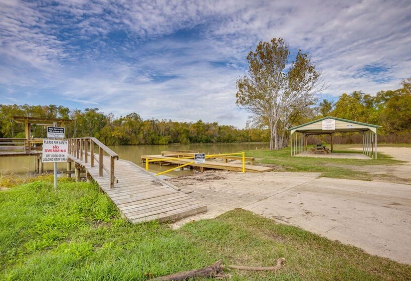 Huntsville Home W/ Boat Dock On Trinity River!