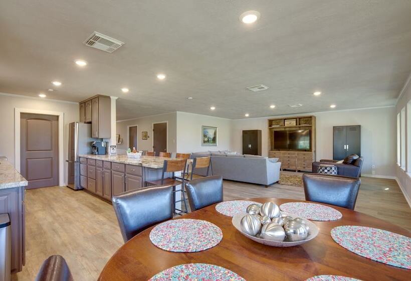 Huntsville Home W/ Boat Dock On Trinity River!