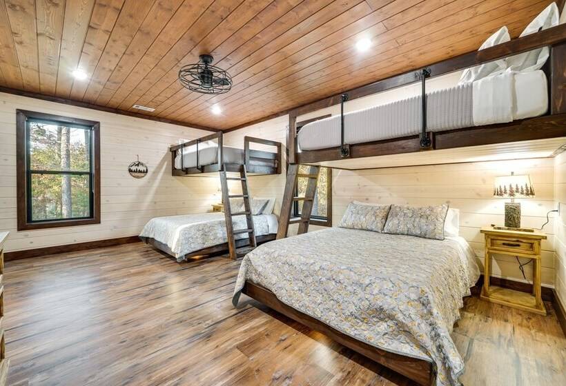 Idyllic Broken Bow Cabin W/ Deck & Private Hot Tub