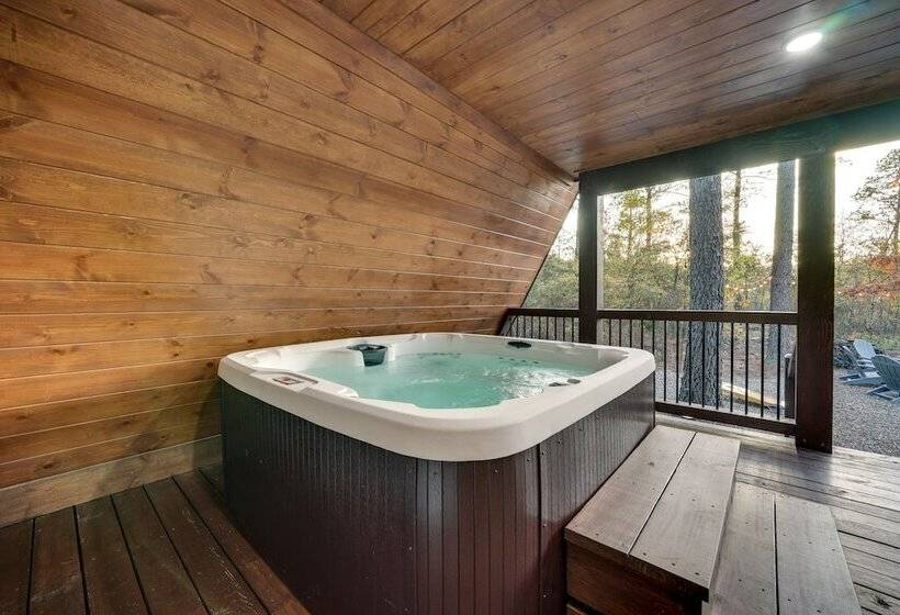 Idyllic Broken Bow Cabin W/ Deck & Private Hot Tub