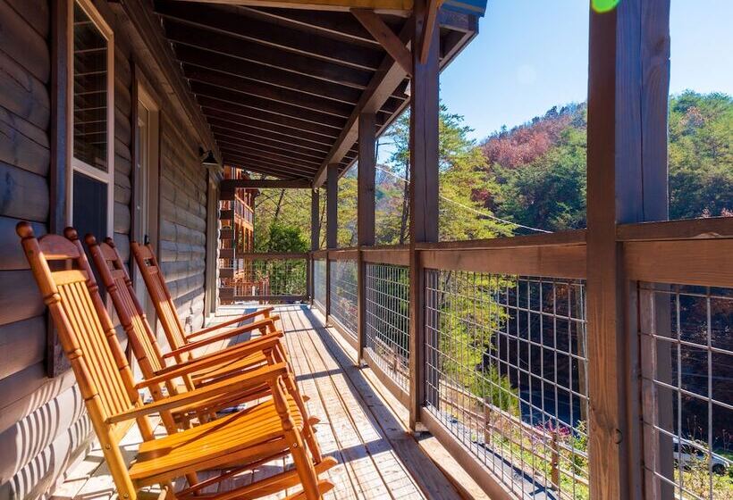 Family Oasis By Ghosal Luxury Lodging