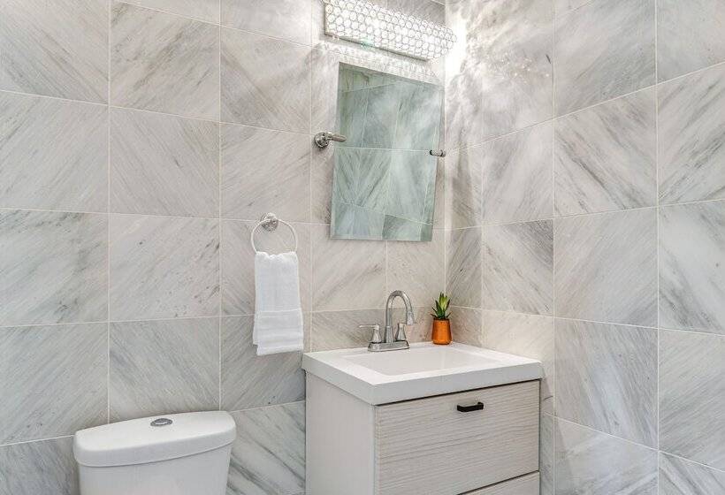 Indianapolis House ~ 3 Mi To Downtown Indy!