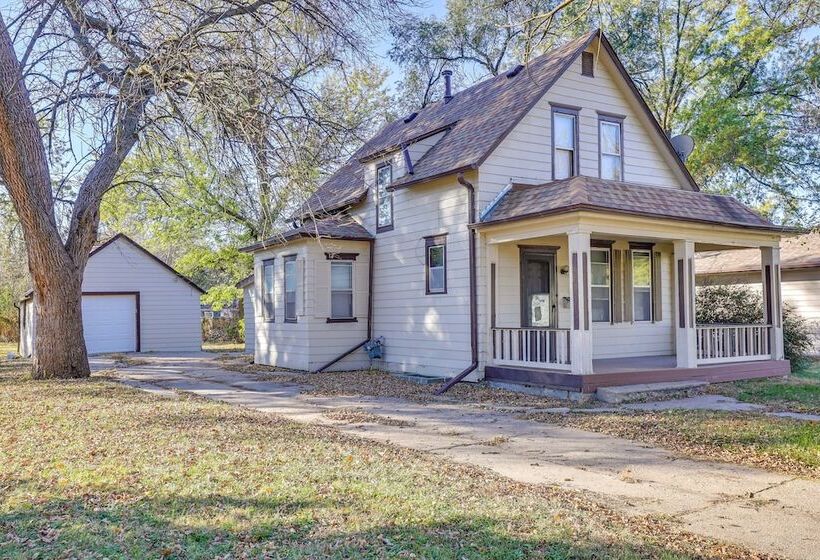 3 Mi To Golf   Beatrice Vacation Home!