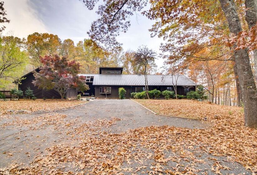 Inviting Charlottesville Retreat W/ Pool & Hot Tub