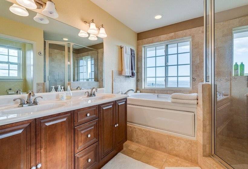 Jonestown Retreat W/ Deck: 6 Mi To Lake Travis!