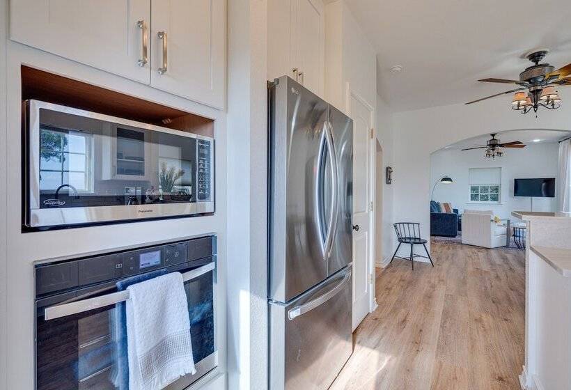 Jonestown Retreat W/ Deck: 6 Mi To Lake Travis!