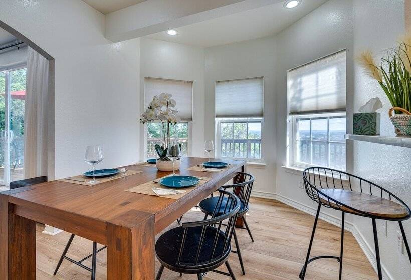 Jonestown Retreat W/ Deck: 6 Mi To Lake Travis!