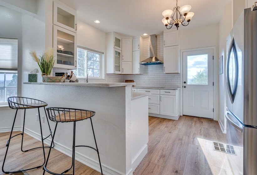 Jonestown Retreat W/ Deck: 6 Mi To Lake Travis!