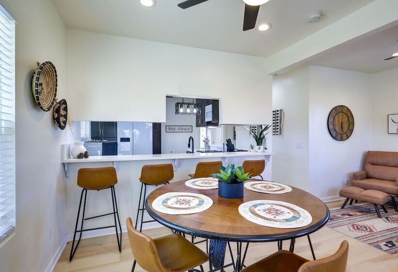 Kingman Retreat W/ Hot Tub: 1 Block To Route 66!