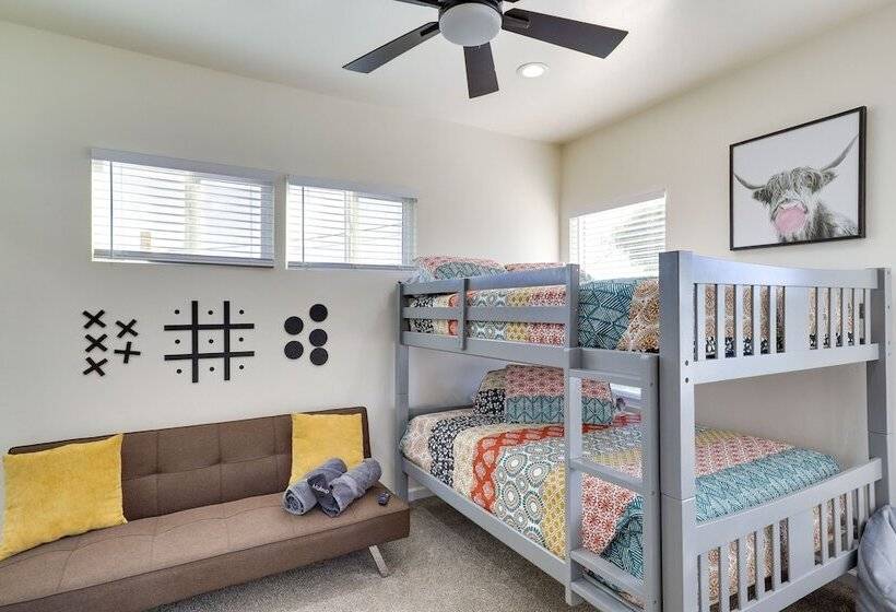 Kingman Retreat W/ Hot Tub: 1 Block To Route 66!