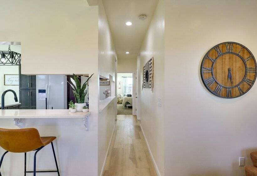 Kingman Retreat W/ Hot Tub: 1 Block To Route 66!