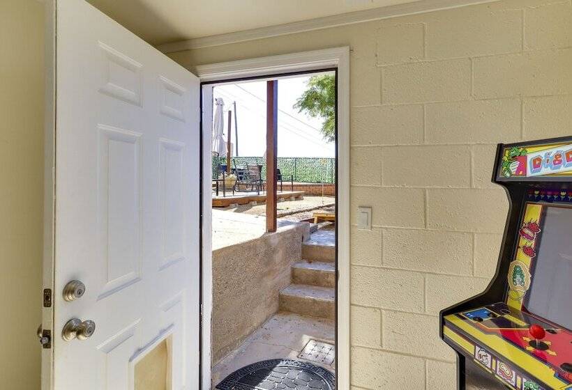 Kingman Retreat W/ Hot Tub: 1 Block To Route 66!