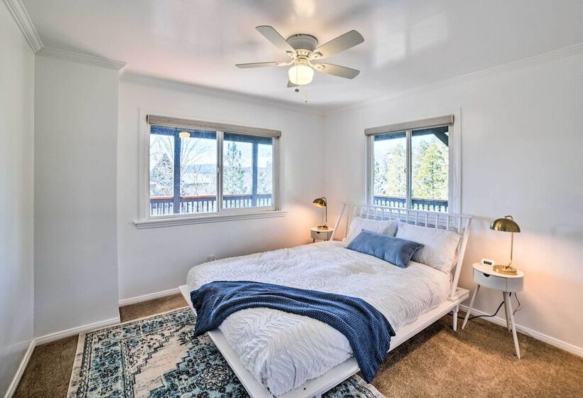 Lake Arrowhead Cabin: Private Deck & Hot Tub!