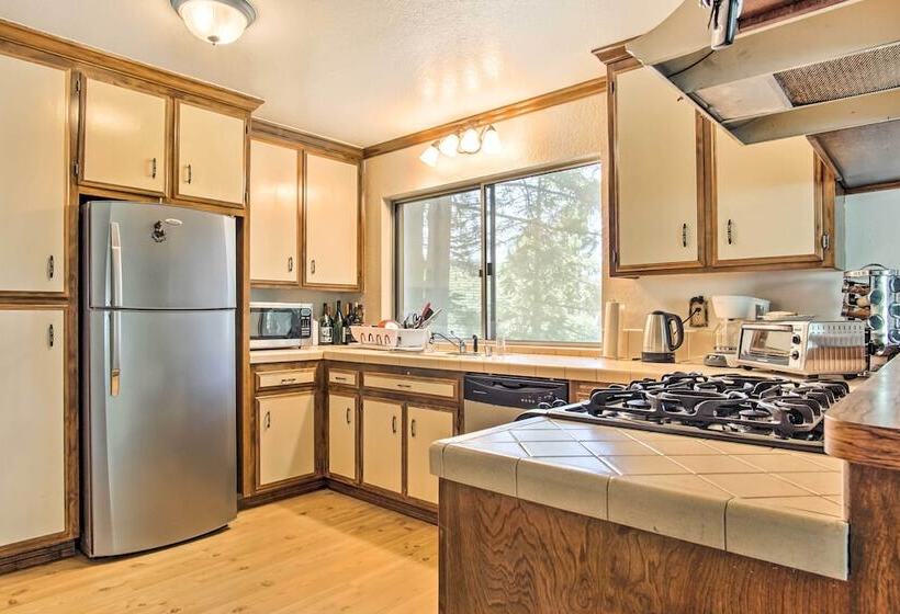 Lake Arrowhead Cabin: Lush Yard ~ 5 Mi To Village