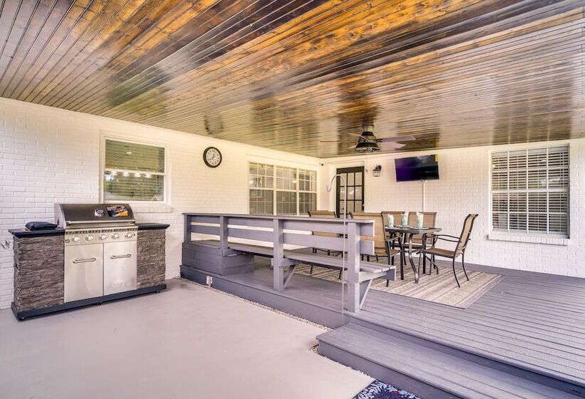 Lake Charles Home W/ Gas Grill & Fenced In Yard!