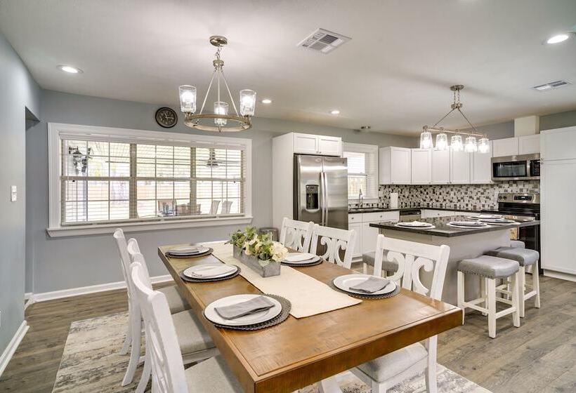 Lake Charles Home W/ Gas Grill & Fenced In Yard!