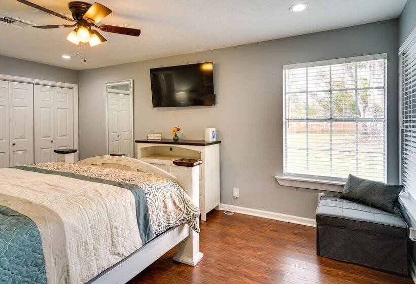 Lake Charles Home W/ Gas Grill & Fenced In Yard!