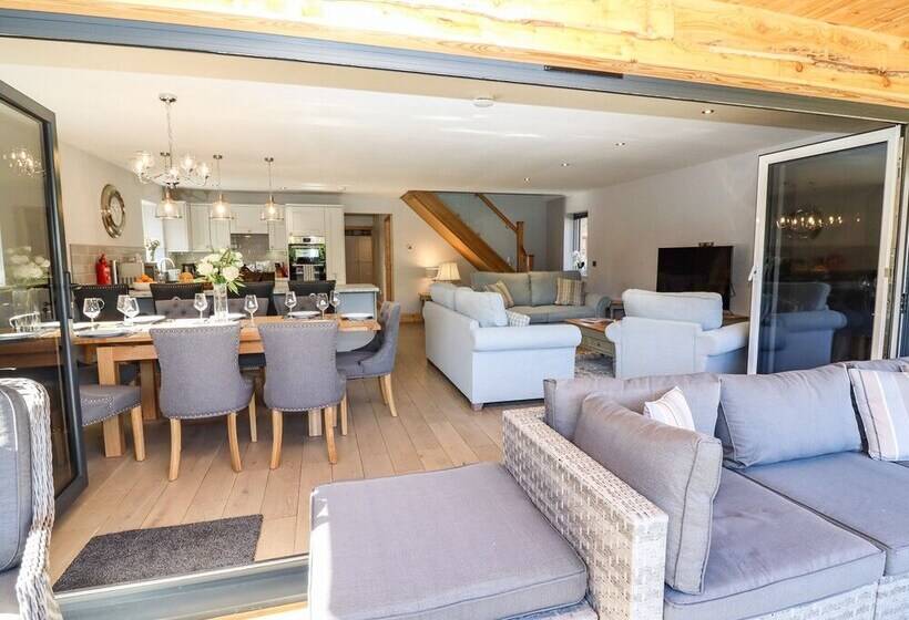 Lake View Lodge