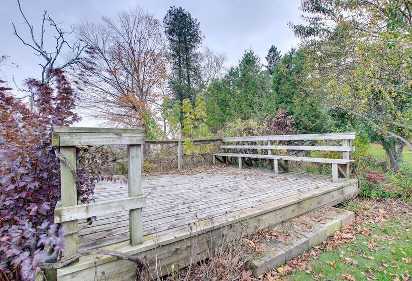Lakefront Algoma Home W/ Deck, Grill & Fireplace