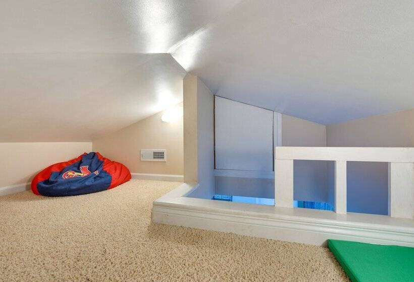 Lakefront Edgerton Cottage W/ Deck & Grill!