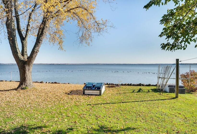 Lakefront Edgerton Cottage W/ Deck & Grill!