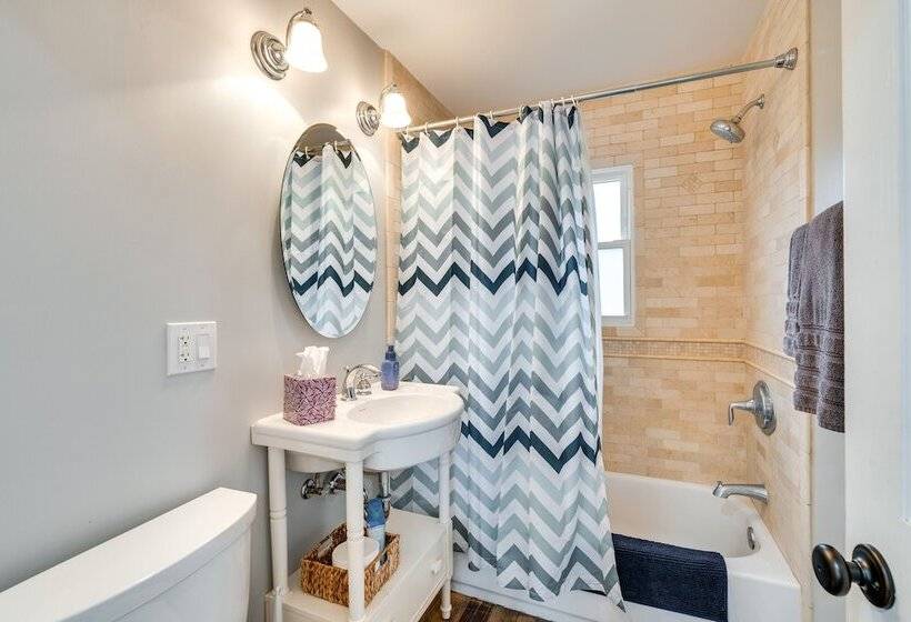 Lakefront Edgerton Cottage W/ Deck & Grill!