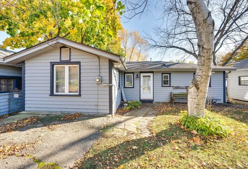 Lakefront Edgerton Cottage W/ Deck & Grill!