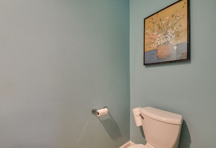 Large Home W/ Game Room, 4 Mi To Mississippi River