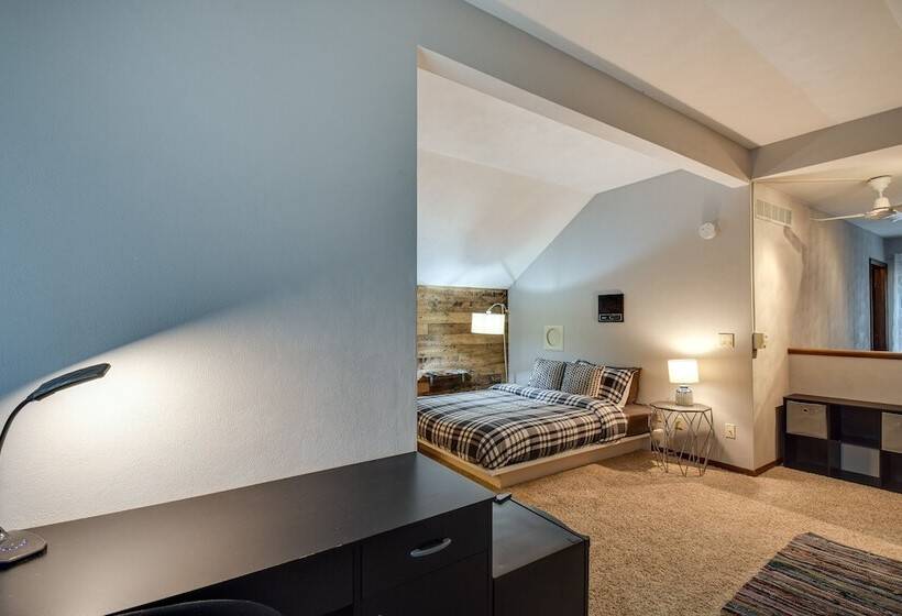 Large Home W/ Game Room, 4 Mi To Mississippi River