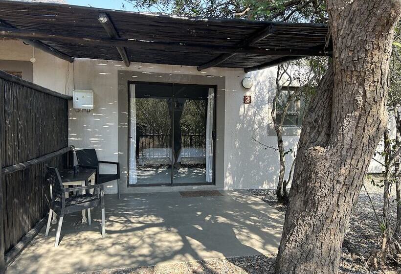 Leadwood Tree Safari Lodge