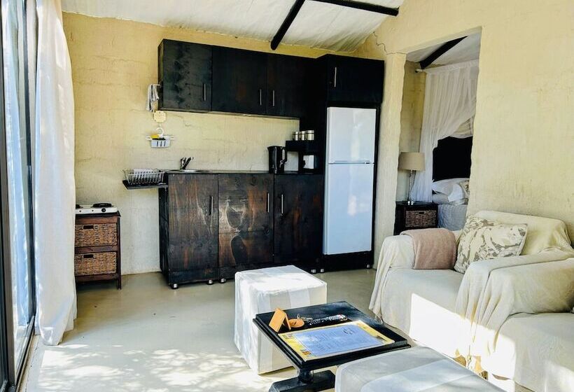 Leadwood Tree Safari Lodge