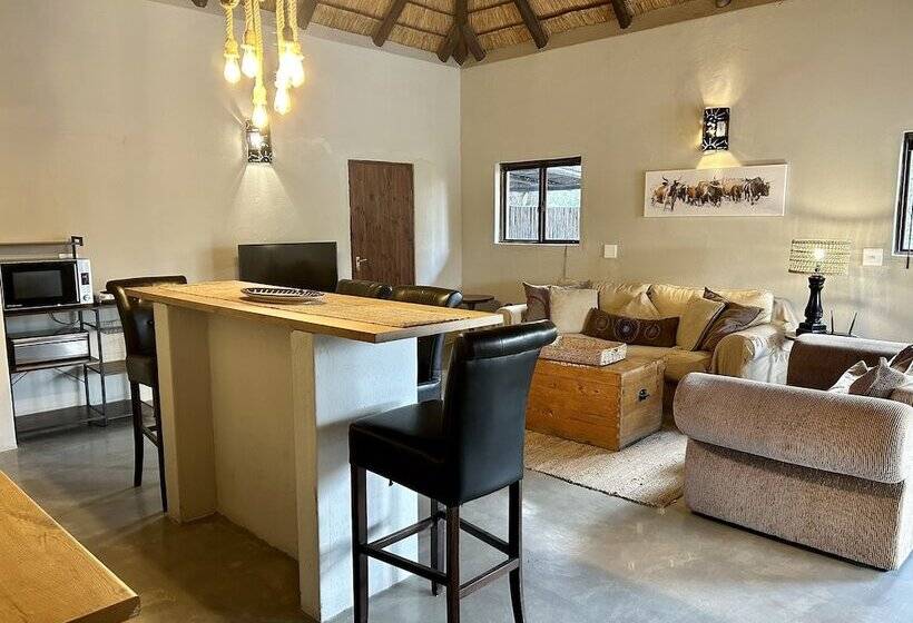 Leadwood Tree Safari Lodge