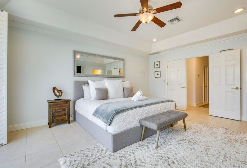 Canal Access & Pool: Lighthouse Point Getaway!