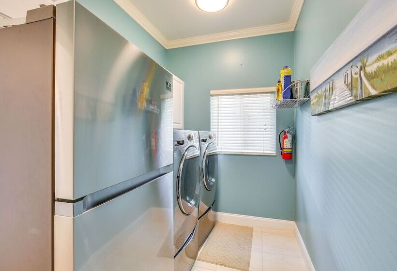 Canal Access & Pool: Lighthouse Point Getaway!