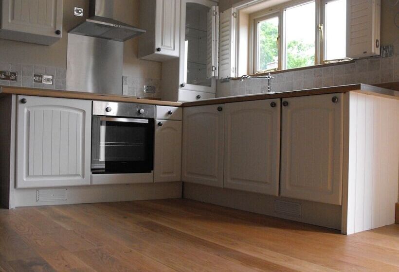 Lovely 1 Bed Cottage In Rural Cowbeech Hailsham