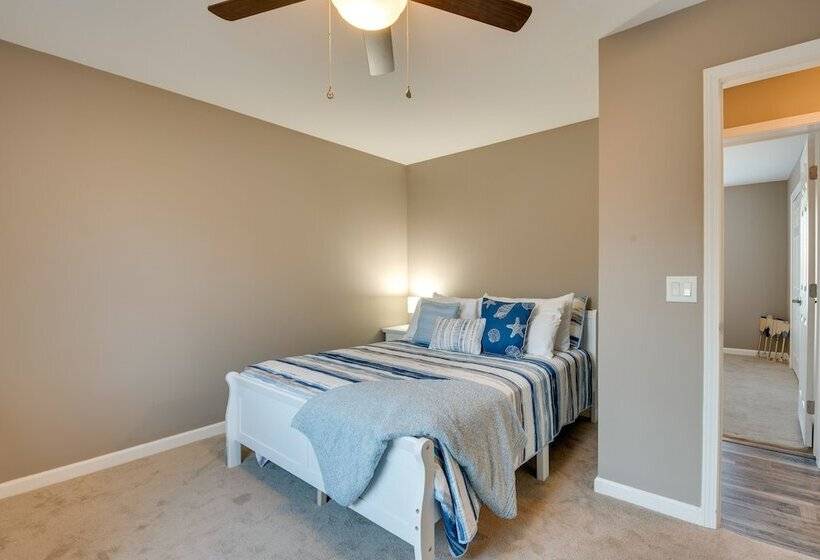 Luxe Pennsylvania Lakefront Vacation Rental!