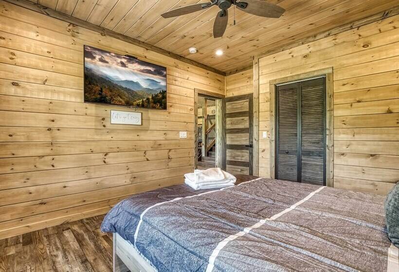 Luxury Sevierville Cabin W/ Private Hot Tub!
