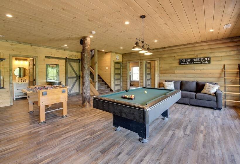 Luxury Sevierville Cabin W/ Private Hot Tub!