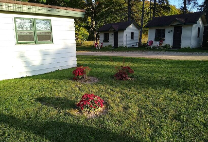 Mackinaw Timbers Cabins