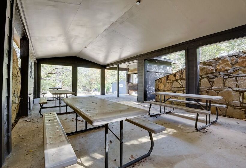 Modern Graford Cabin: Walk To Possum Kingdom Lake!